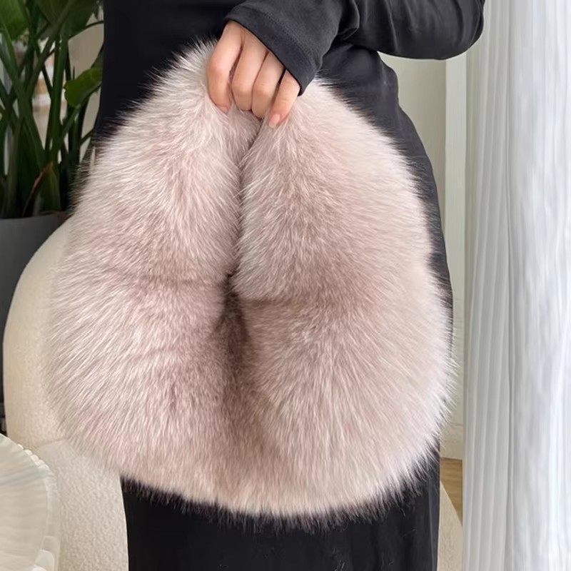 Women Bags On Sale - กระเป๋าแฟชั่นทรงพระจันทร์ครึ่งเสี้ยว ผ้ากำมะหยี่นุ่ม สำหรับผู้หญิง กระเป๋าถือขนเฟอร์เทียมฟูฟ่องดีไซเนอร์ กระเป๋าโท้ทใบเล็กหรูหรา กระเป๋าถือฤดูหนาวสำหรับผู้หญิง